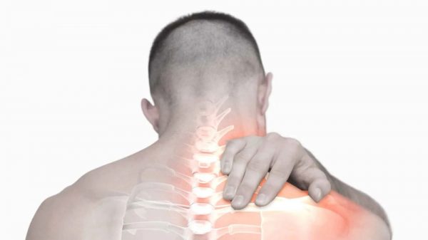 Was verursacht Schmerzen im oberen Rücken